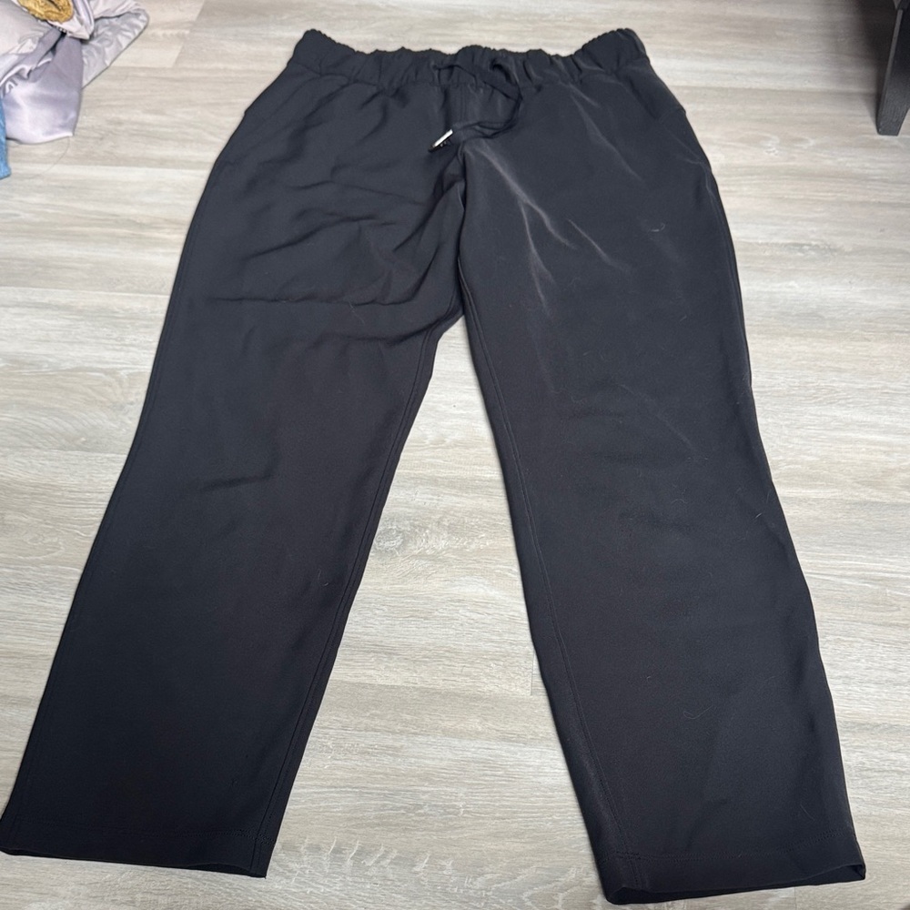 Lululemon black pull on pants size 6